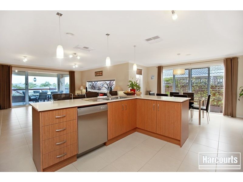 18 Tipperary Circuit, Pakenham VIC 3810