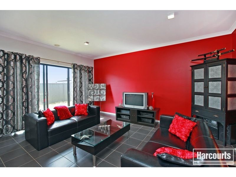 8 Paxton Link, Pakenham VIC 3810