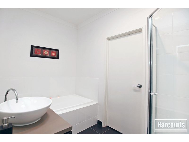 8 Paxton Link, Pakenham VIC 3810