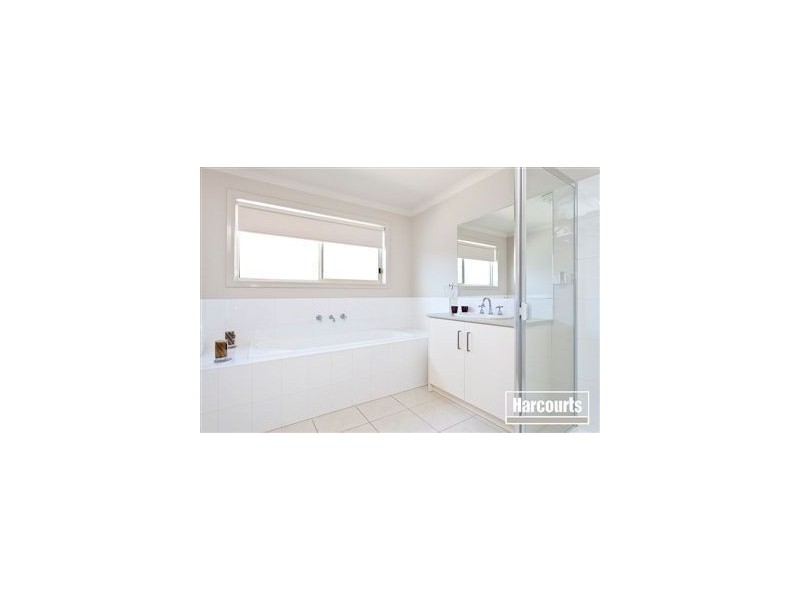 14 Laurina Link, Pakenham VIC 3810