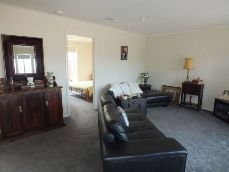 2/35 Meaby Drive, Pakenham VIC 3810