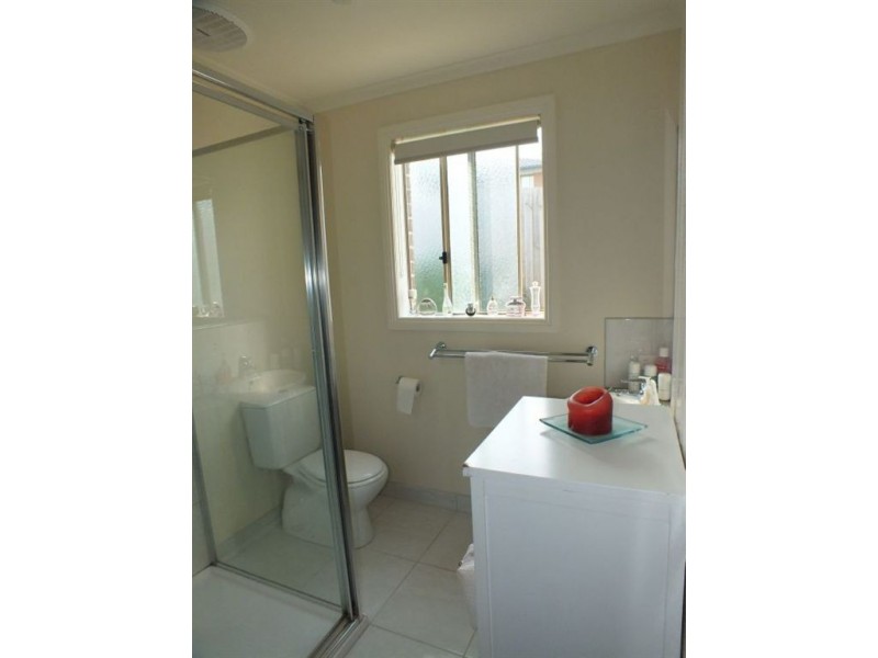 2/35 Meaby Drive, Pakenham VIC 3810