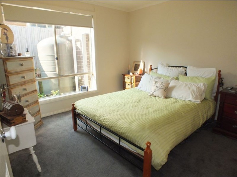 2/35 Meaby Drive, Pakenham VIC 3810