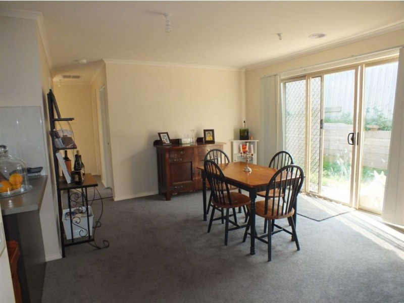 2/35 Meaby Drive, Pakenham VIC 3810