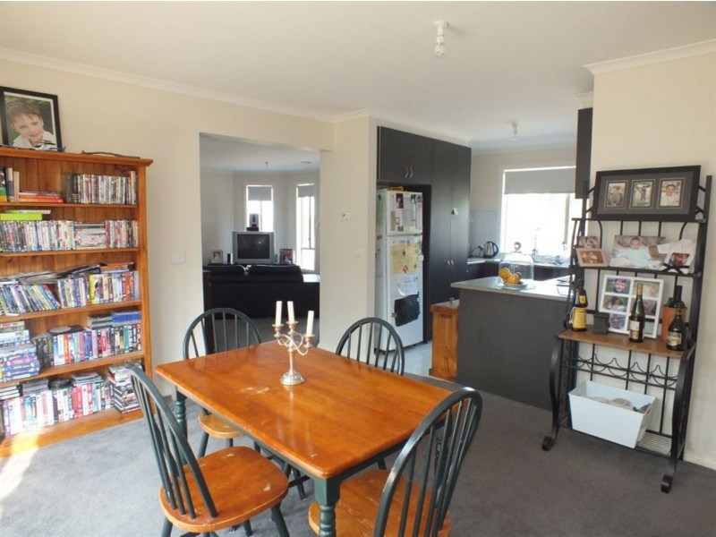 2/35 Meaby Drive, Pakenham VIC 3810