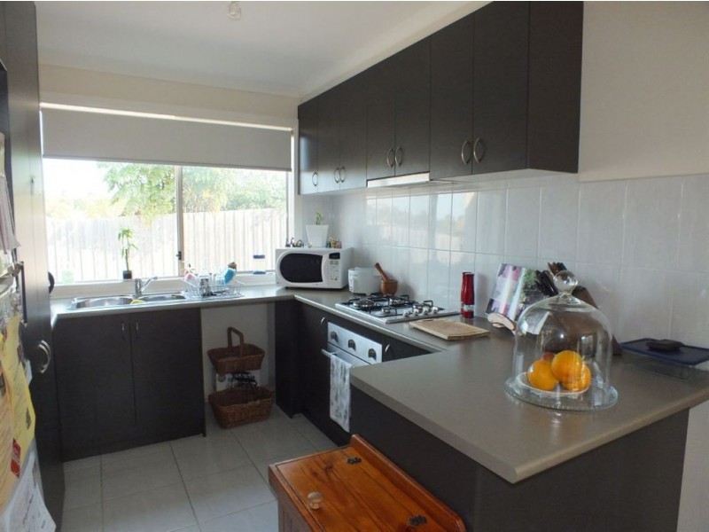 2/35 Meaby Drive, Pakenham VIC 3810