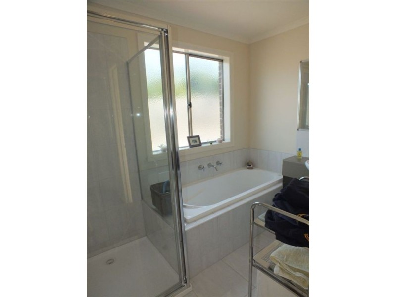 2/35 Meaby Drive, Pakenham VIC 3810