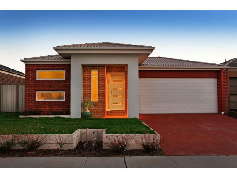 43 Edenbrook Cct, Pakenham VIC 3810