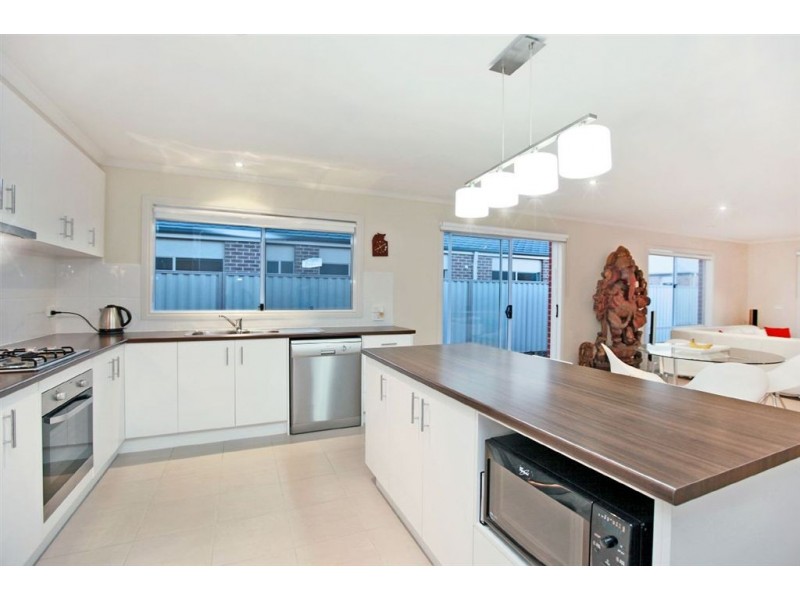 43 Edenbrook Cct, Pakenham VIC 3810