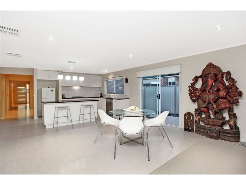 43 Edenbrook Cct, Pakenham VIC 3810