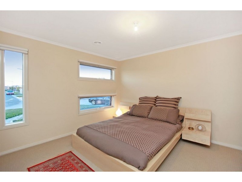 43 Edenbrook Cct, Pakenham VIC 3810