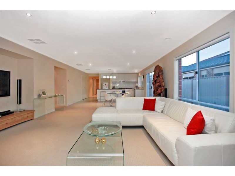 43 Edenbrook Cct, Pakenham VIC 3810