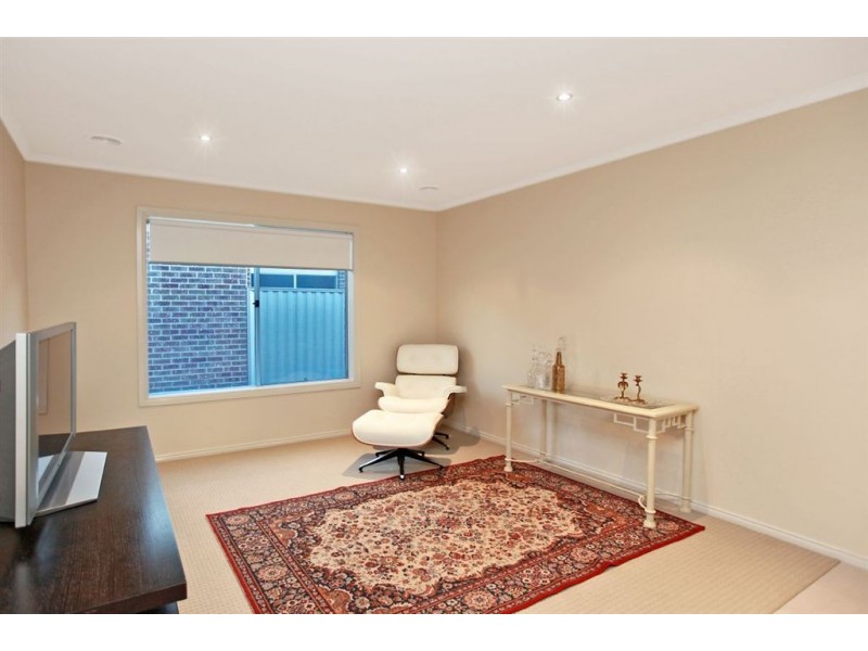 43 Edenbrook Cct, Pakenham VIC 3810