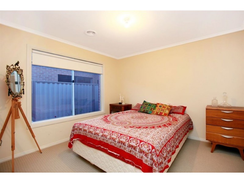 43 Edenbrook Cct, Pakenham VIC 3810