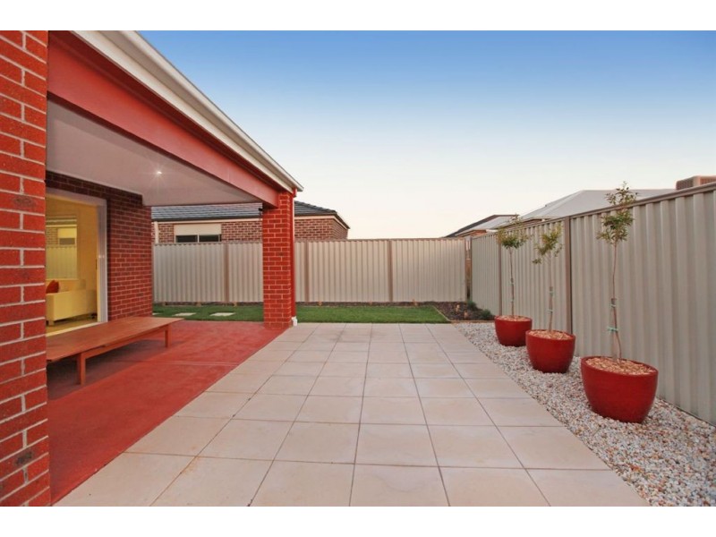 43 Edenbrook Cct, Pakenham VIC 3810