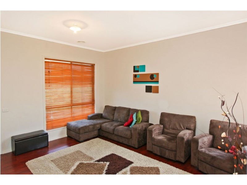 23 Riviera Drive, Pakenham VIC 3810