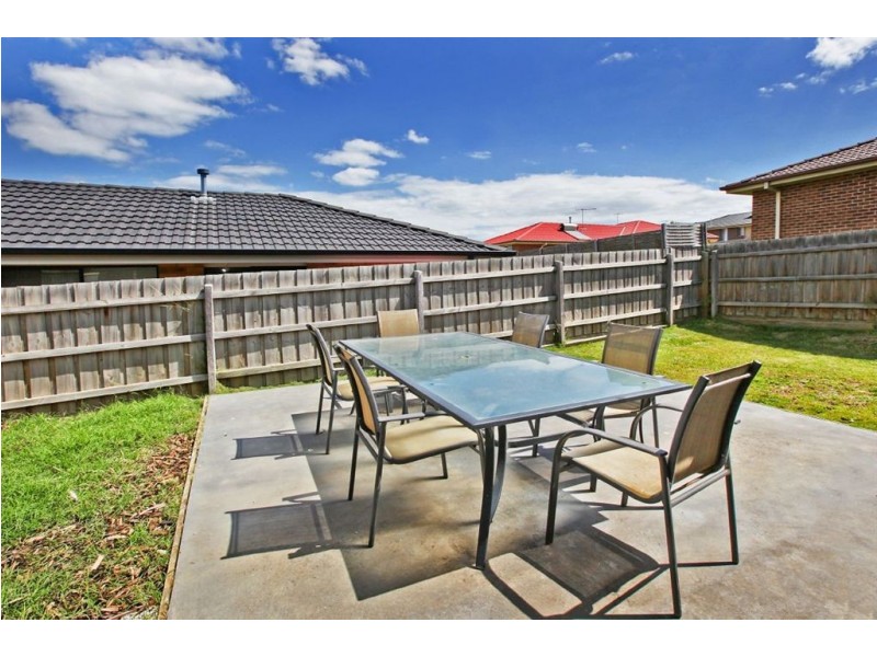 23 Riviera Drive, Pakenham VIC 3810