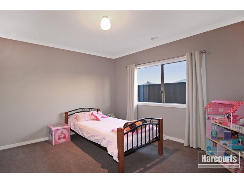 18 Lavender Avenue, Pakenham VIC 3810