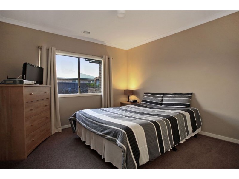 18 Lavender Avenue, Pakenham VIC 3810