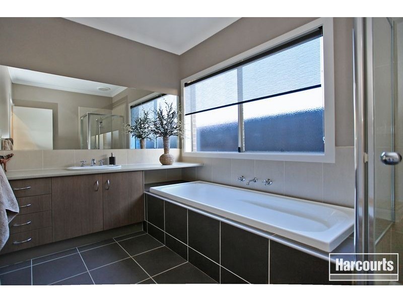 18 Lavender Avenue, Pakenham VIC 3810