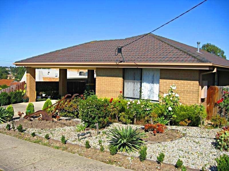 63 Eagle Drive, Pakenham VIC 3810