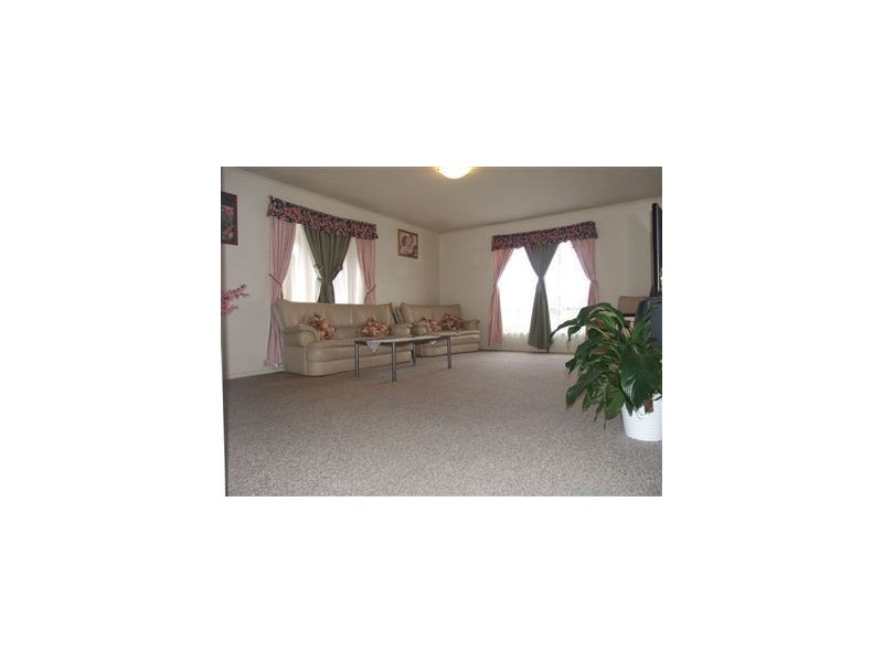 63 Eagle Drive, Pakenham VIC 3810