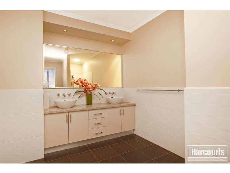 18 Delphinium Road, Pakenham VIC 3810