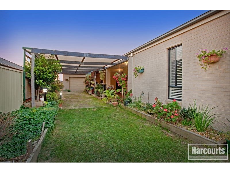 18 Delphinium Road, Pakenham VIC 3810