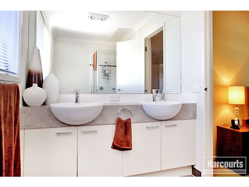 6 Hunter Lane, Pakenham VIC 3810