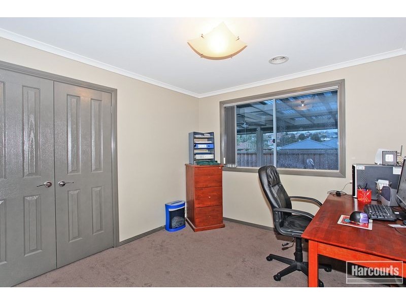 2 Samchelle Place, Pakenham VIC 3810