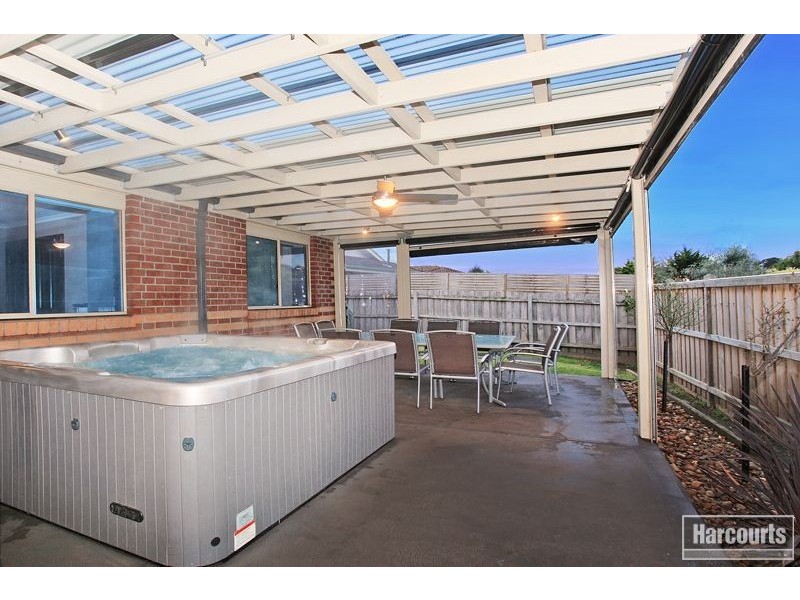 2 Samchelle Place, Pakenham VIC 3810