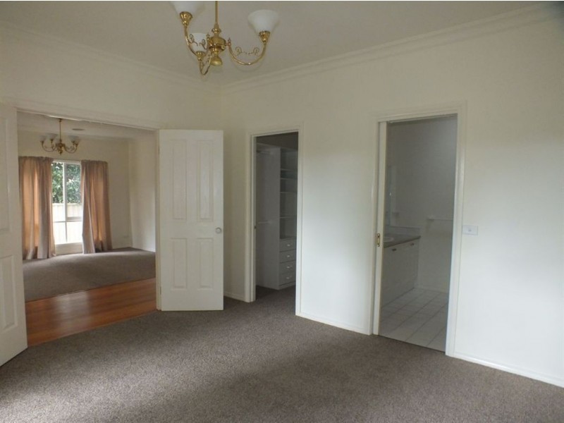 4 Cedar Lane, Pakenham VIC 3810