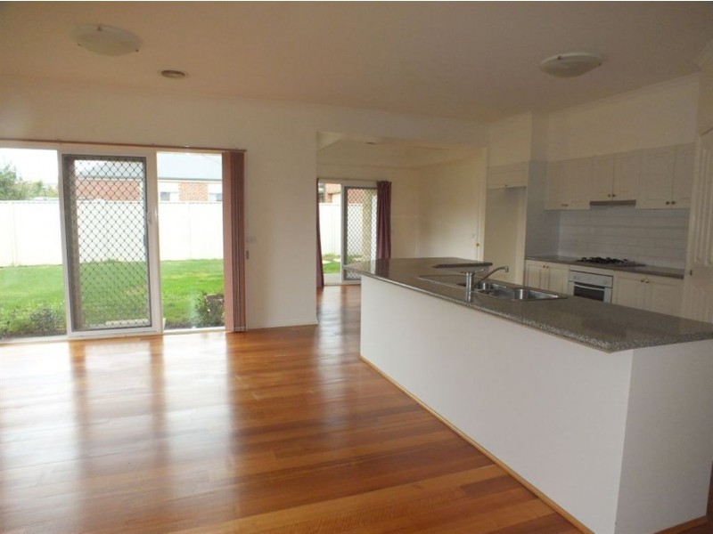 4 Cedar Lane, Pakenham VIC 3810