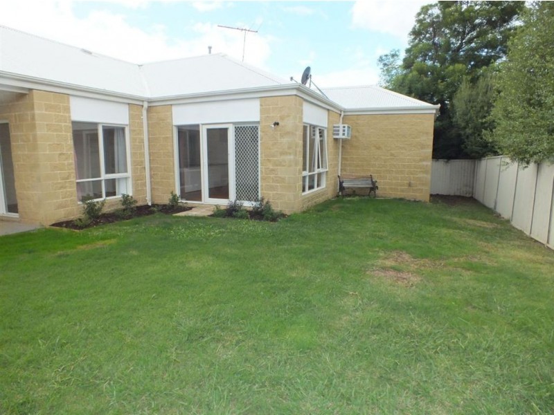 4 Cedar Lane, Pakenham VIC 3810