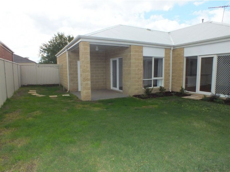 4 Cedar Lane, Pakenham VIC 3810