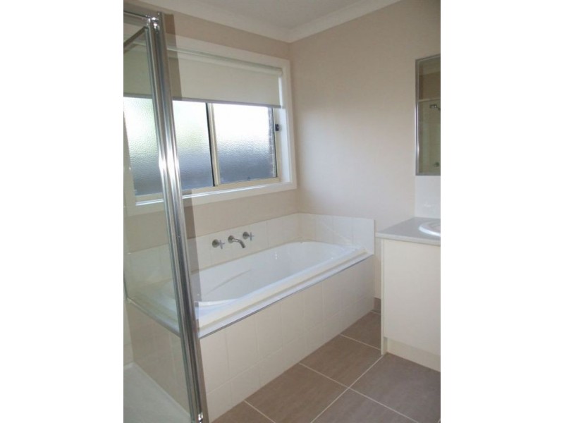 1/13 Diston Court, Pakenham VIC 3810