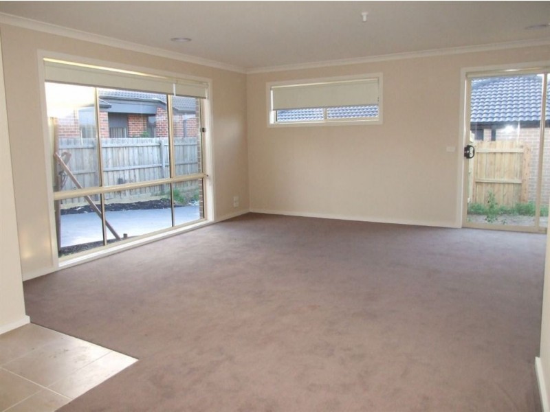 1/13 Diston Court, Pakenham VIC 3810