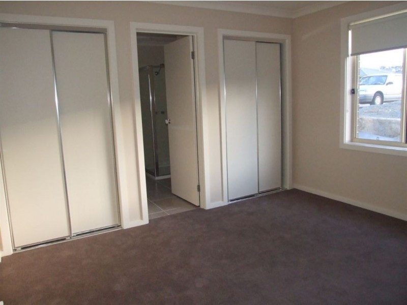 1/13 Diston Court, Pakenham VIC 3810