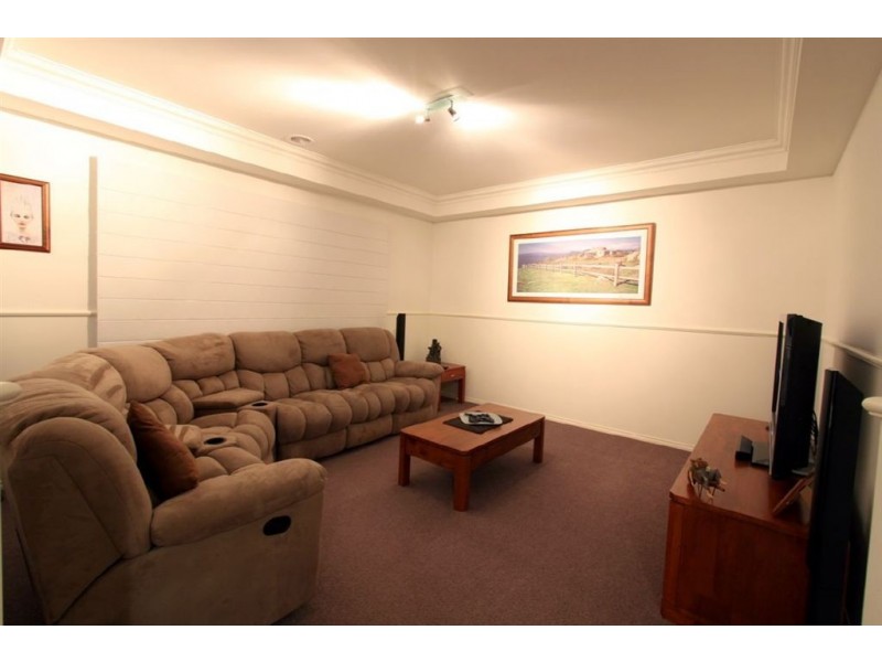 30 Parman Avenue, Pakenham VIC 3810