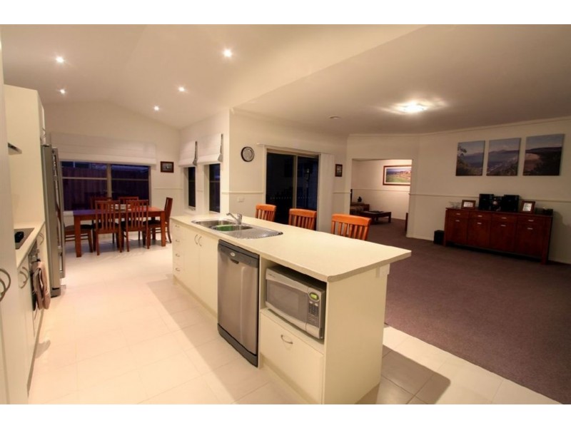 30 Parman Avenue, Pakenham VIC 3810