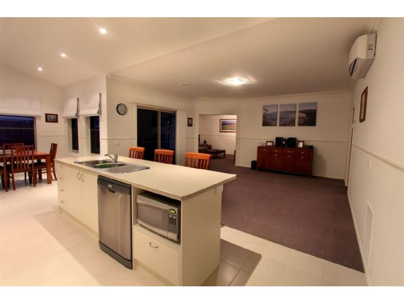 30 Parman Avenue, Pakenham VIC 3810