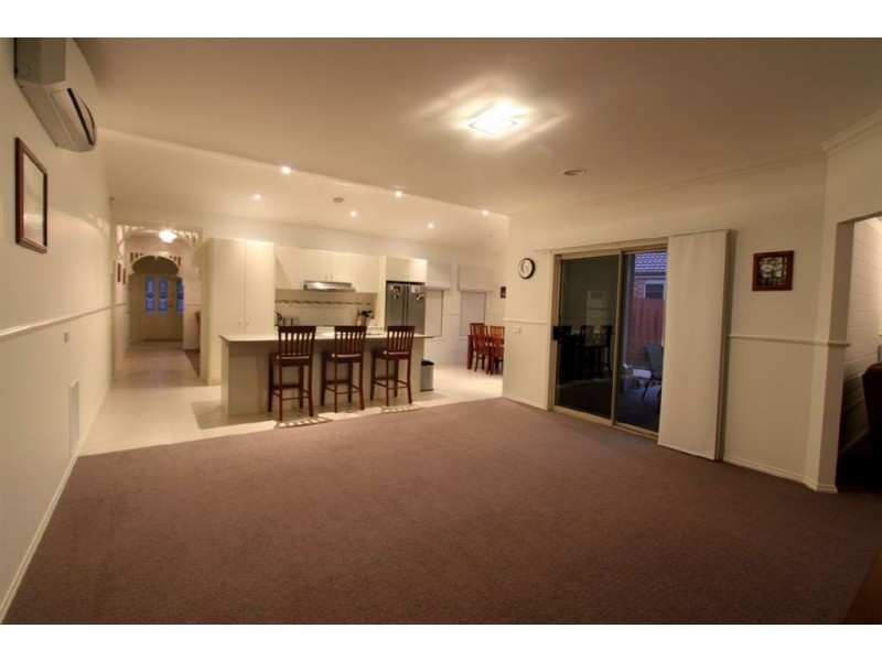 30 Parman Avenue, Pakenham VIC 3810