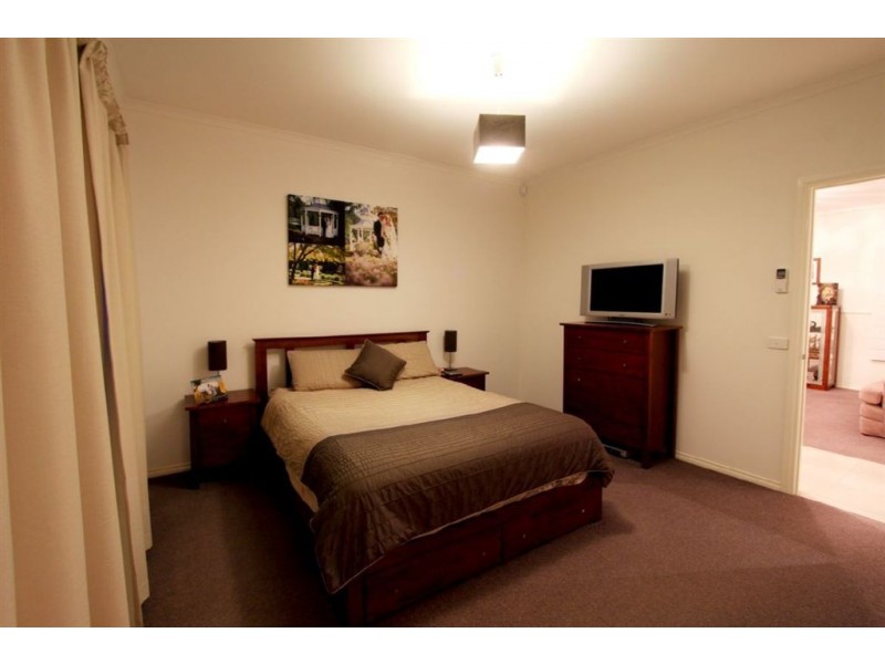 30 Parman Avenue, Pakenham VIC 3810