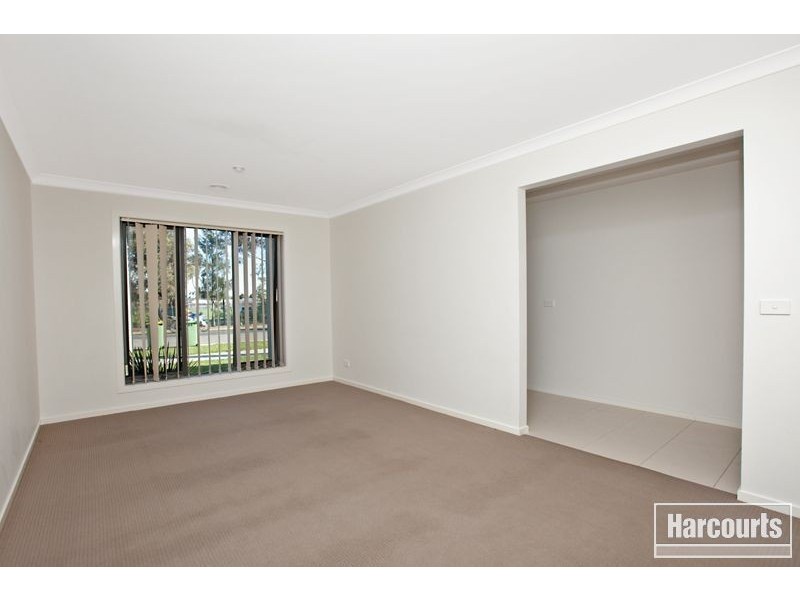 27 Syme Road, Pakenham VIC 3810