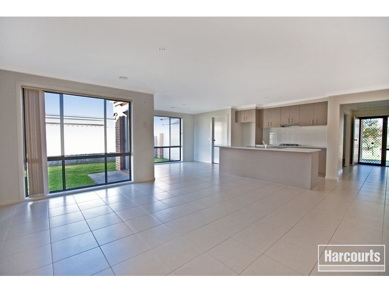 27 Syme Road, Pakenham VIC 3810