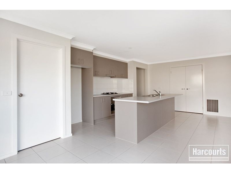 27 Syme Road, Pakenham VIC 3810