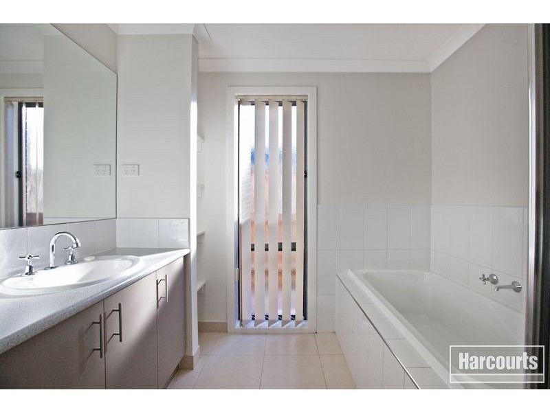 27 Syme Road, Pakenham VIC 3810