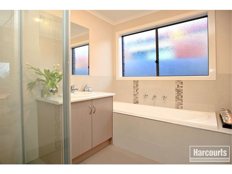 71 Manna Gum Drive, Pakenham VIC 3810