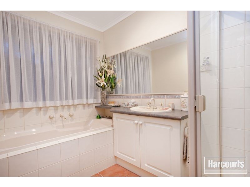 40 Balmoral Way, Pakenham VIC 3810