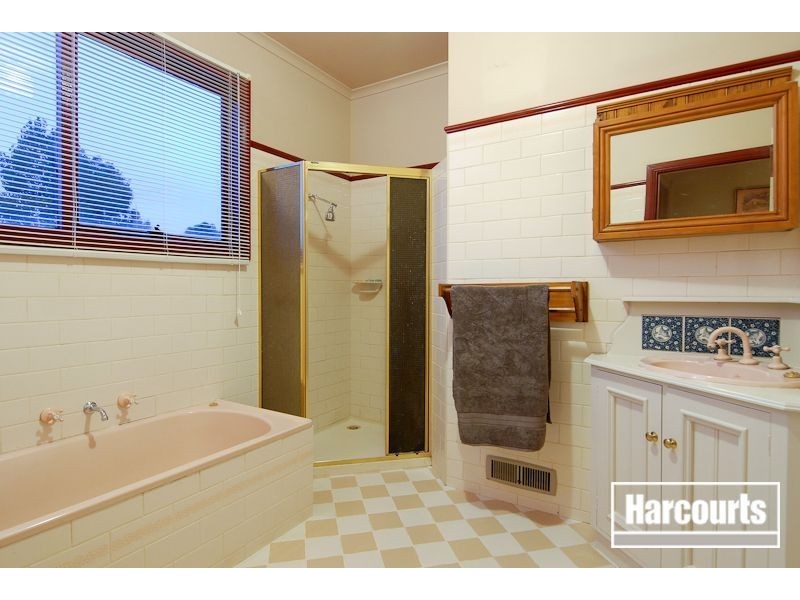 4 Meeking Drive, Pakenham VIC 3810